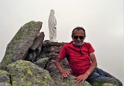 65 Alla Madonnina del Pietra Quadra (2356 m)...con nebbia